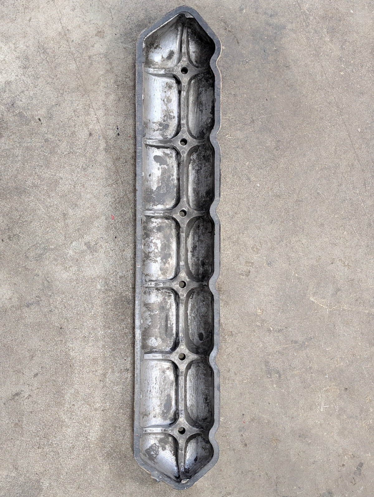 Valve Cover IH International 601390C2 328679R2 USED