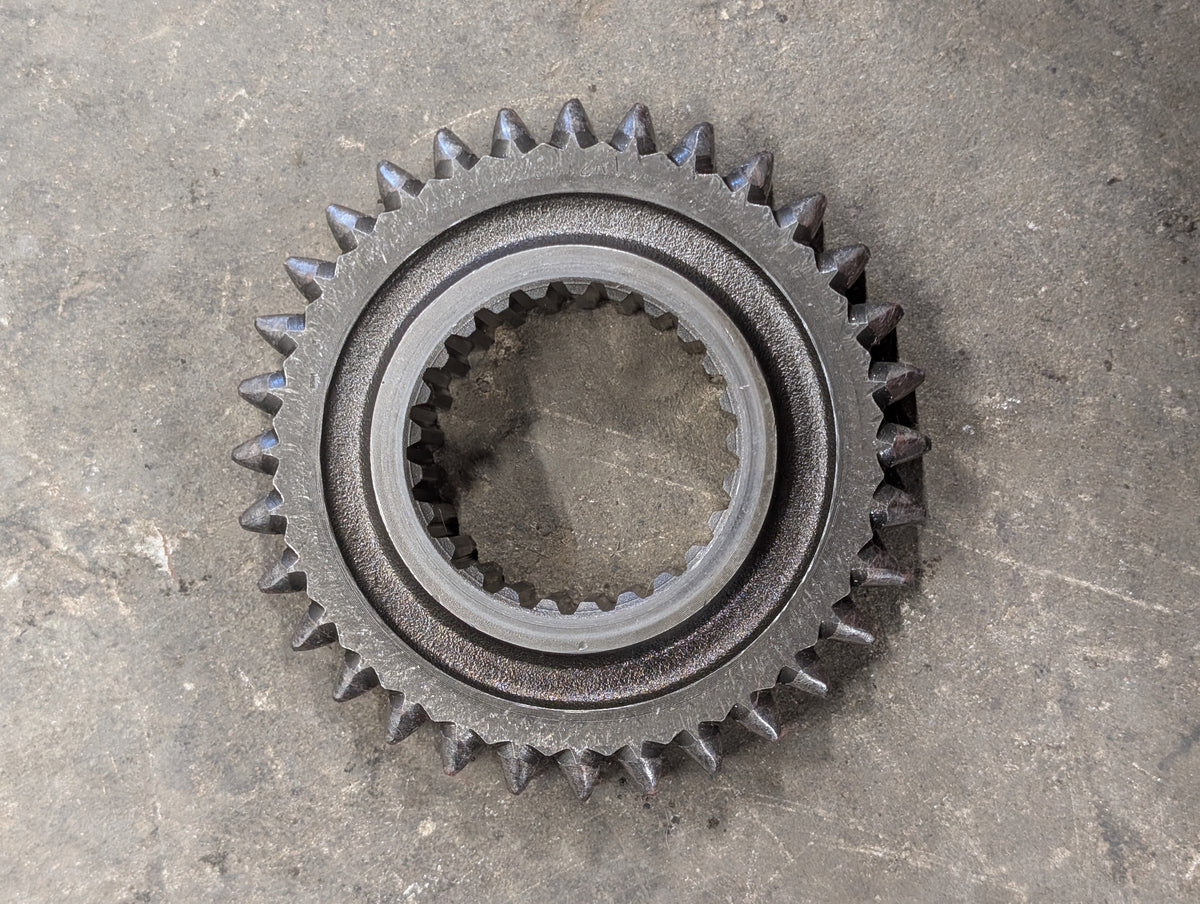 2nd Speed Drive Gear IH International 528672R1 USED