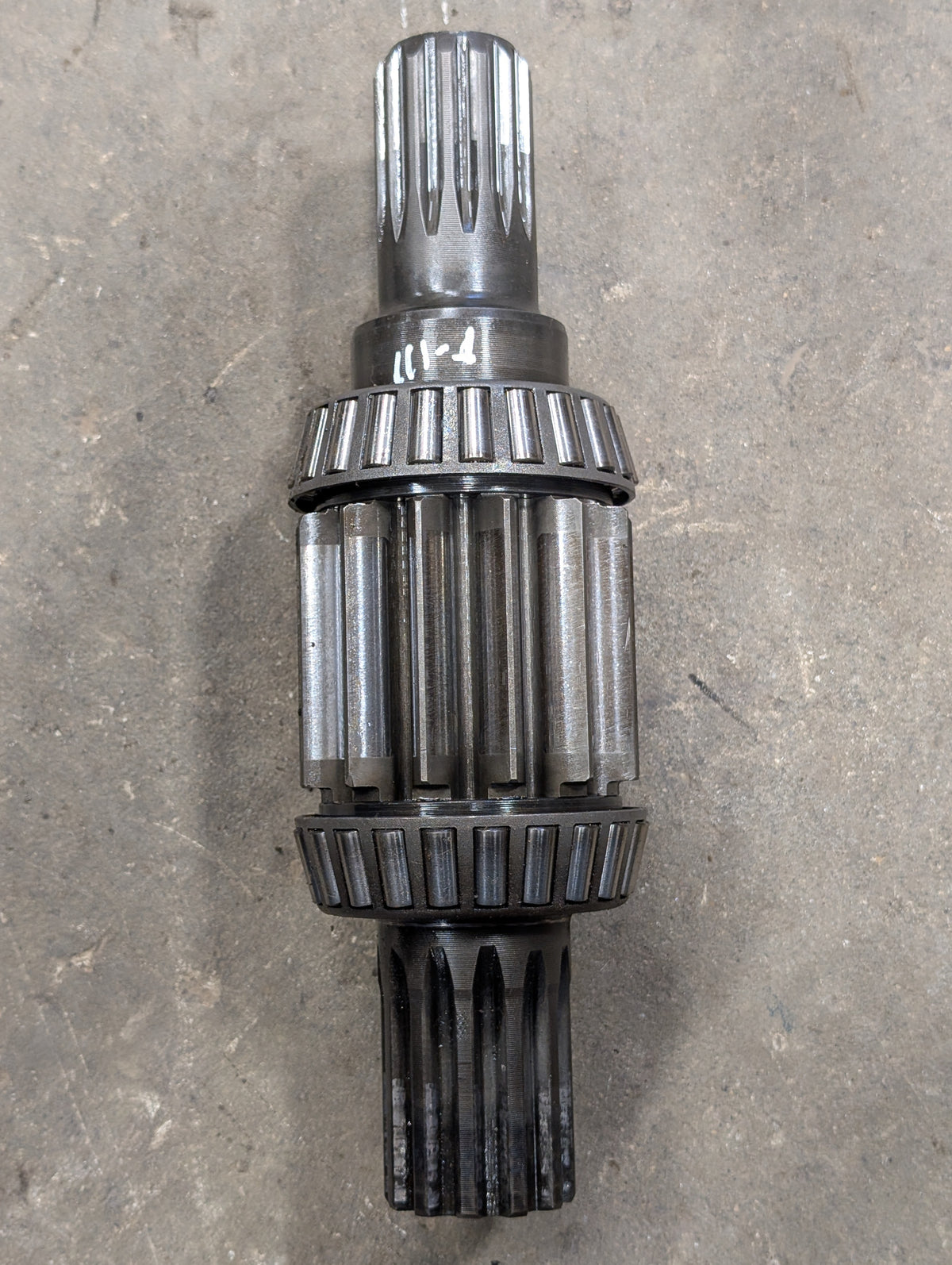 Left Bull Pinion Shaft IH International 104677C1 USED