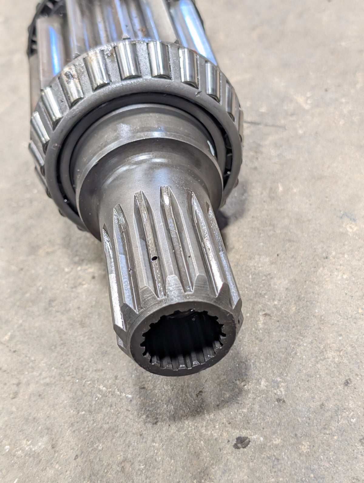 Left Bull Pinion Shaft IH International 104677C1 USED