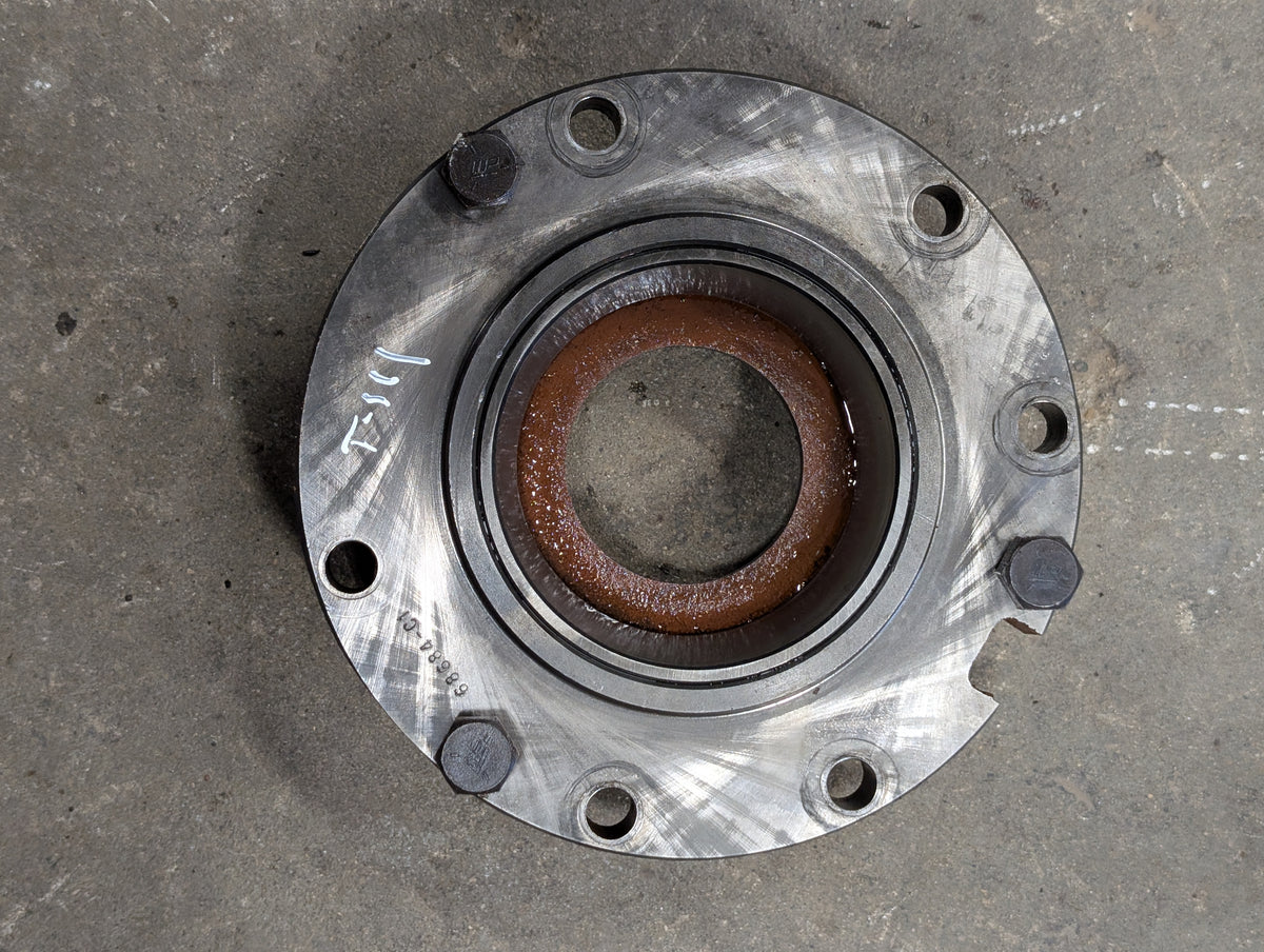 Right Differential Bearing Retainer IH International 68684C1 USED