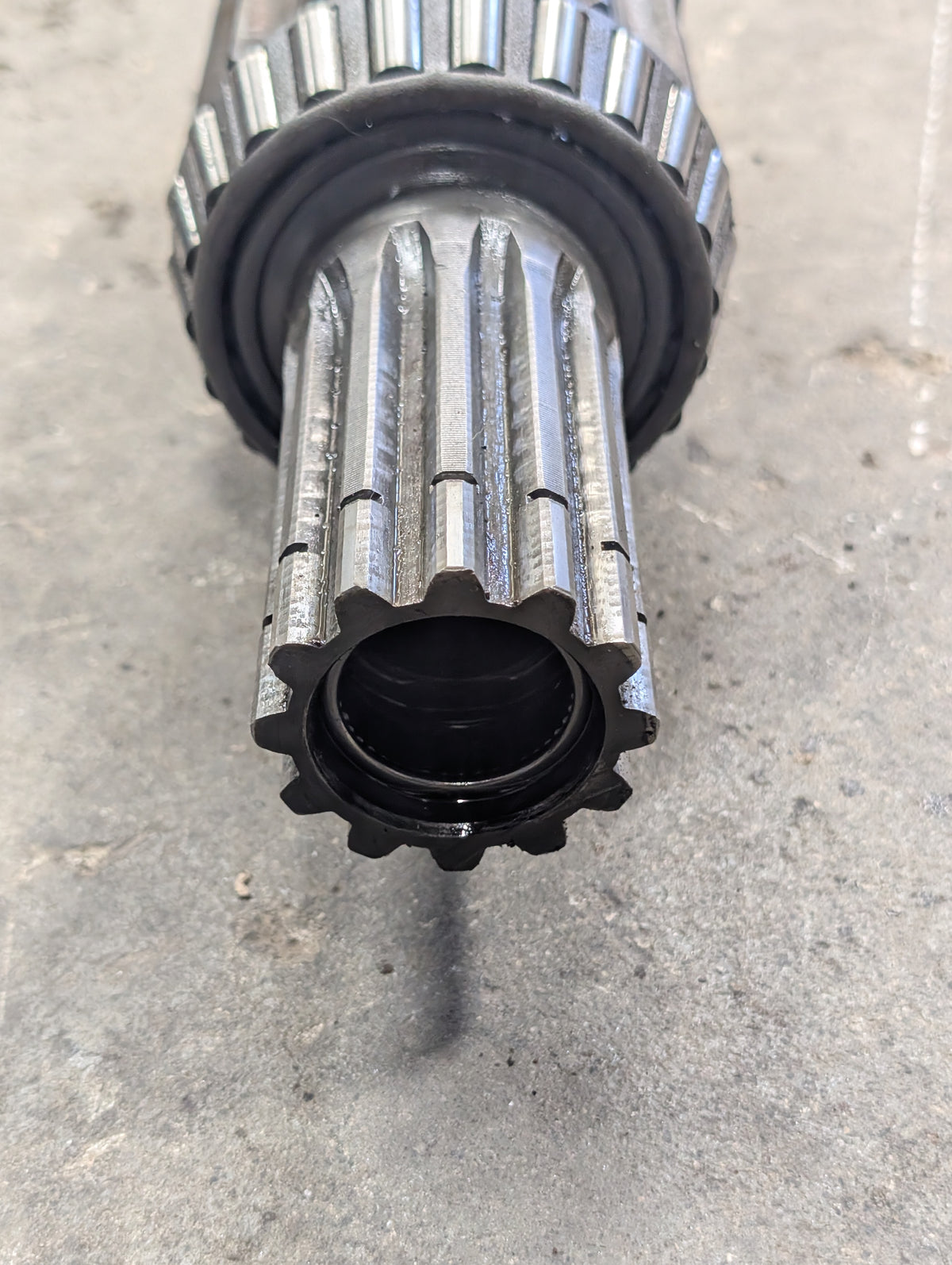 Right Bull Pinion Brake Shaft IH International 104702C1 USED