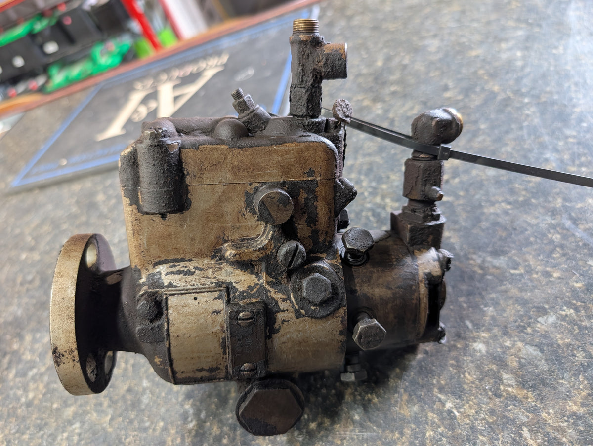 Roosa Master Injection Pump IH International 702476C92 USED