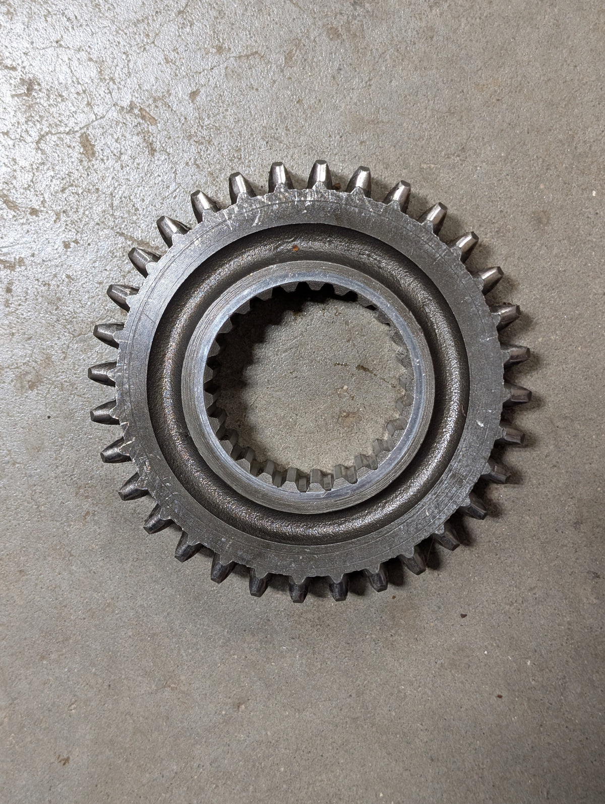 2nd Speed Drive Gear IH International 380088R1 390258R1 USED