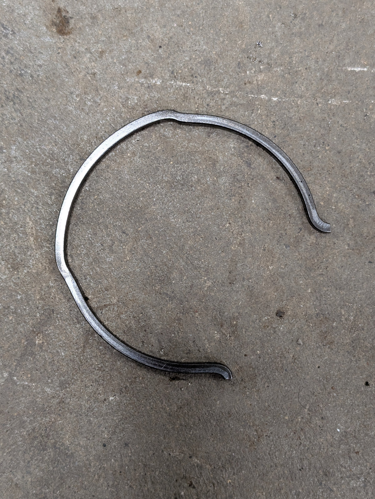 Rear Bearing Cage Snap Ring IH International 384340R1 USED