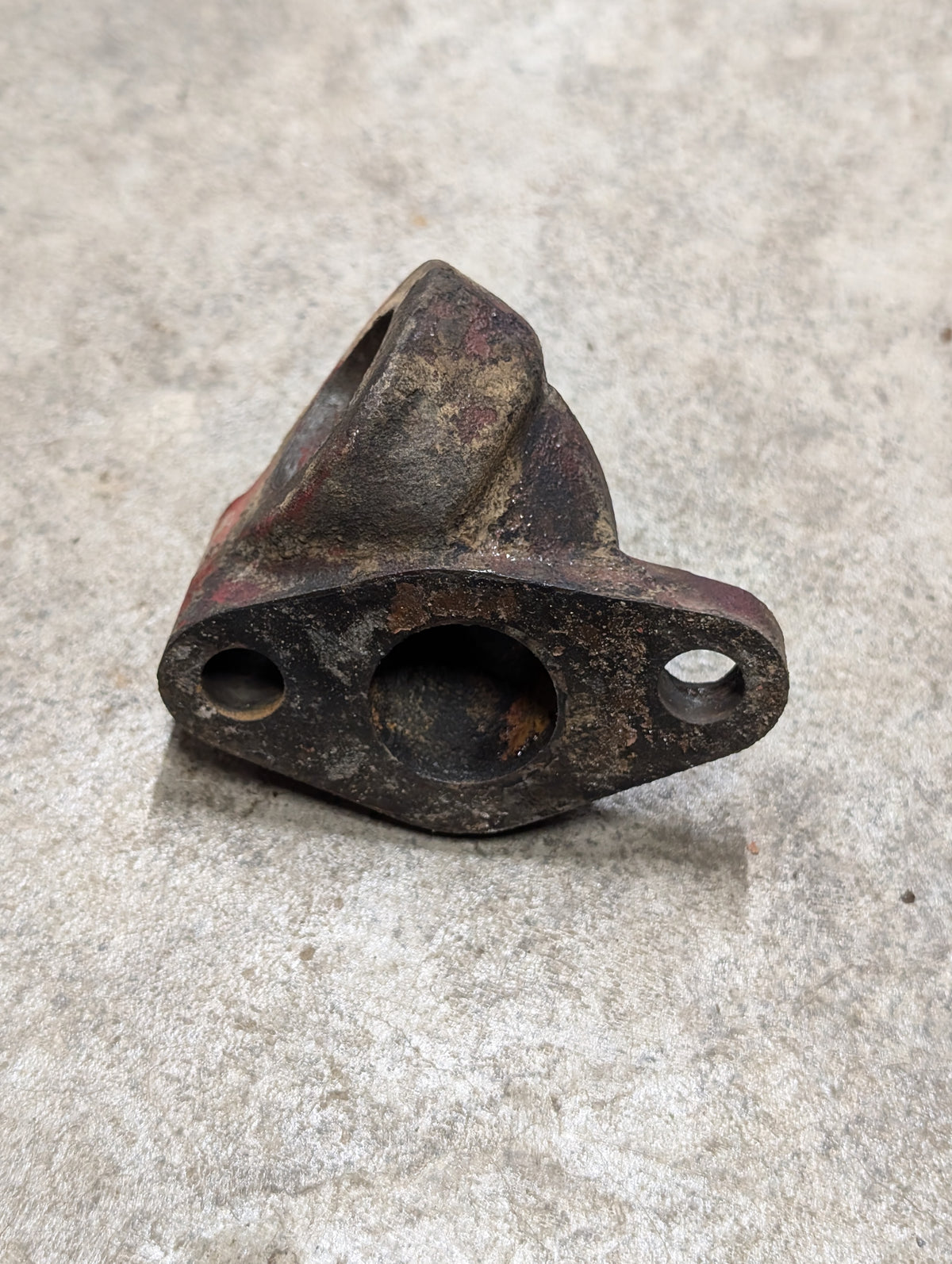 Engine Oil Outlet Elbow IH International 332543R1 USED