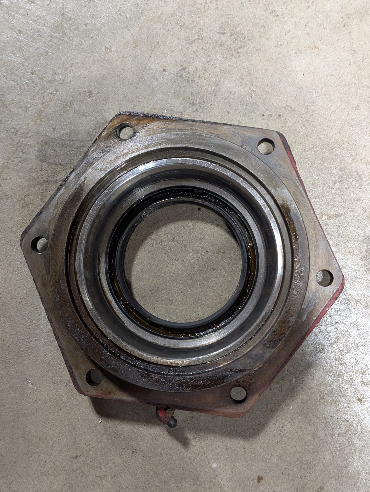 Rear Axle Cap IH International 530033R2 USED