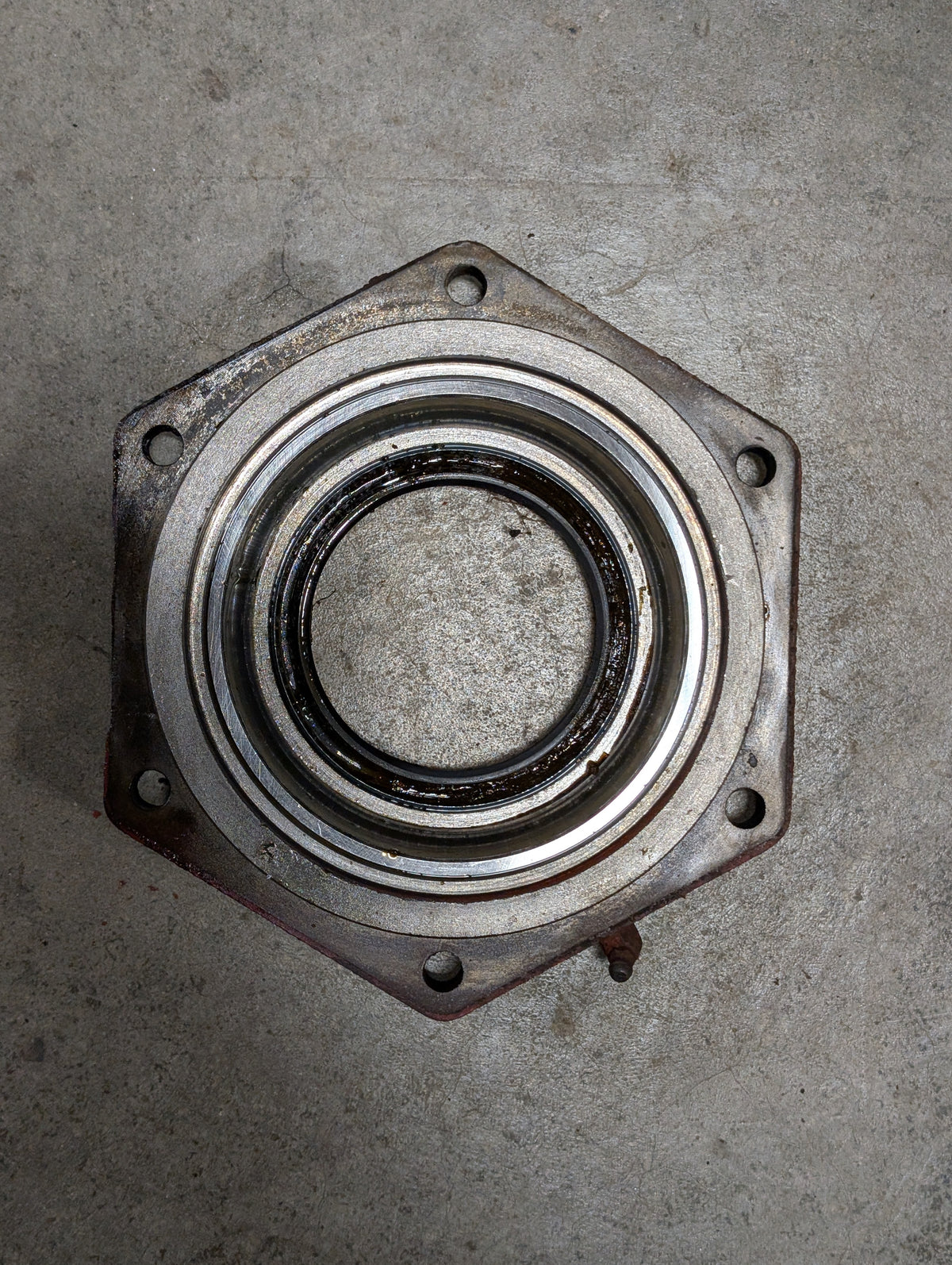 Rear Axle Cap IH International 530033R2 USED