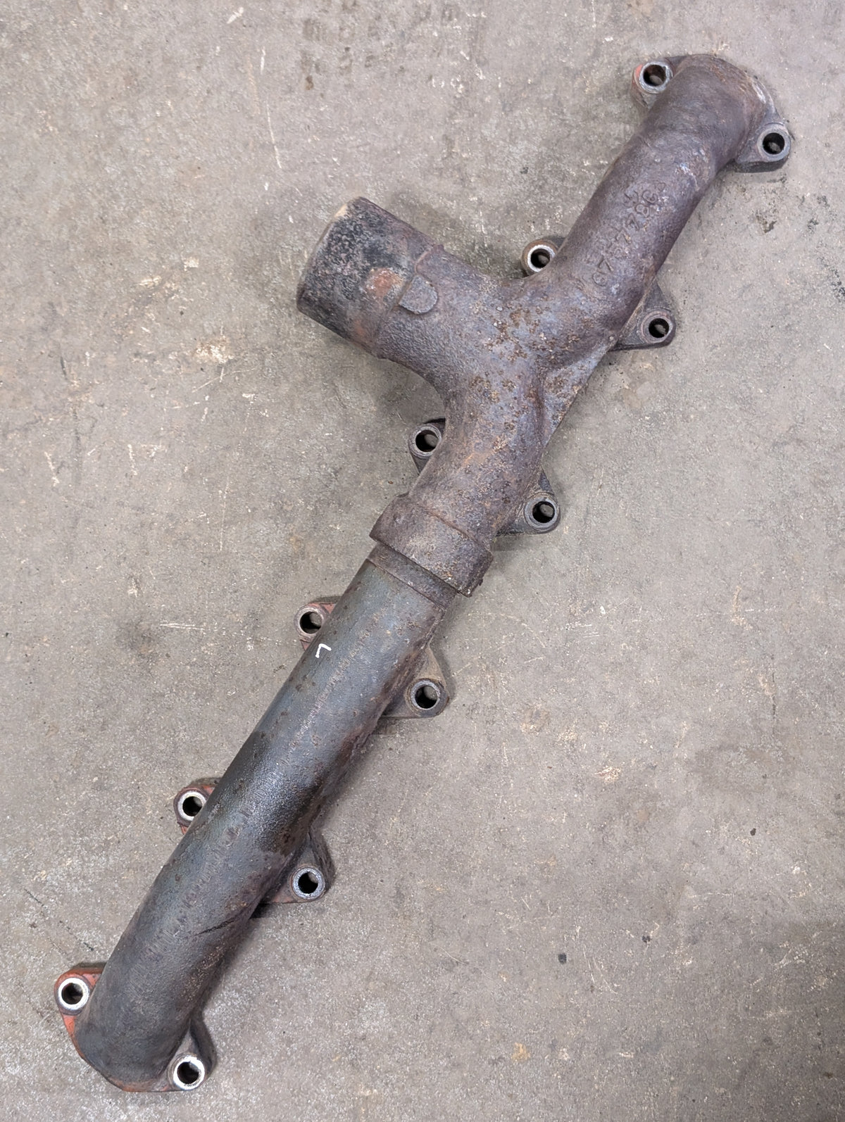 Exhaust Manifold IH International 675779C3 675778C2 USED