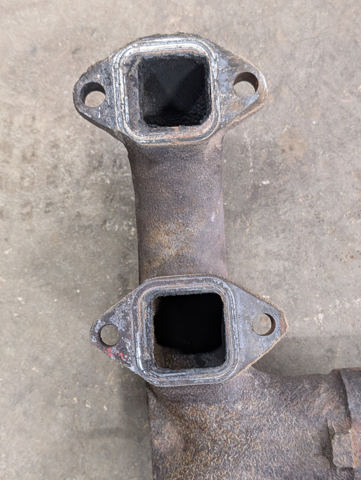 Exhaust Manifold IH International 675779C3 675778C2 USED