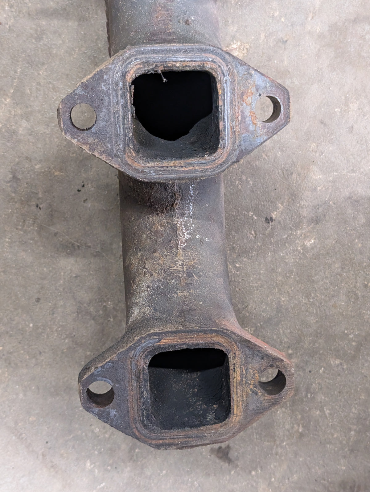 Exhaust Manifold IH International 675779C3 675778C2 USED