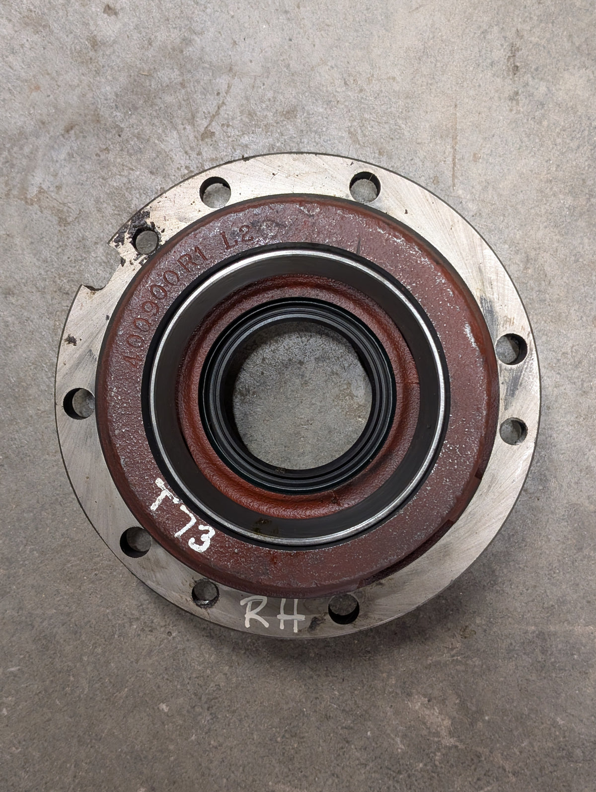 Right Differential Bearing Retainer IH International 400900R1 USED