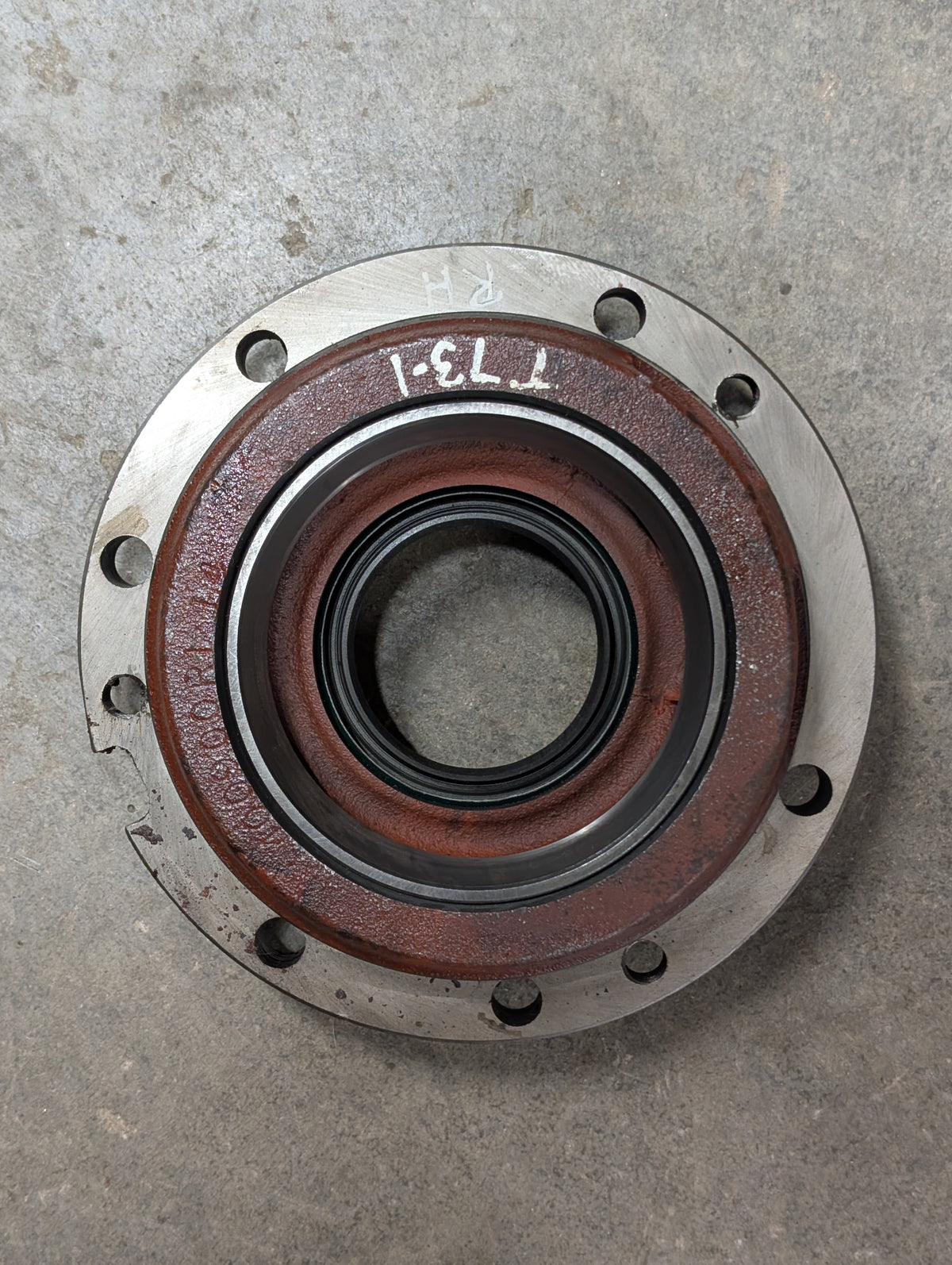Right Differential Bearing Retainer IH International 400900R1 USED