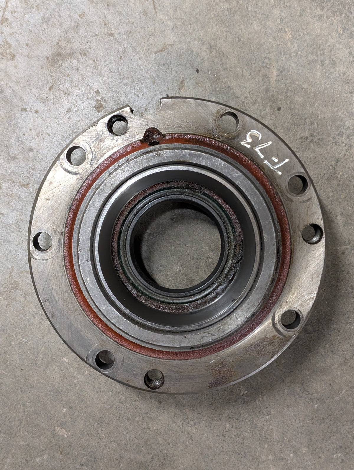 Right Differential Bearing Retainer IH International 400900R1 USED