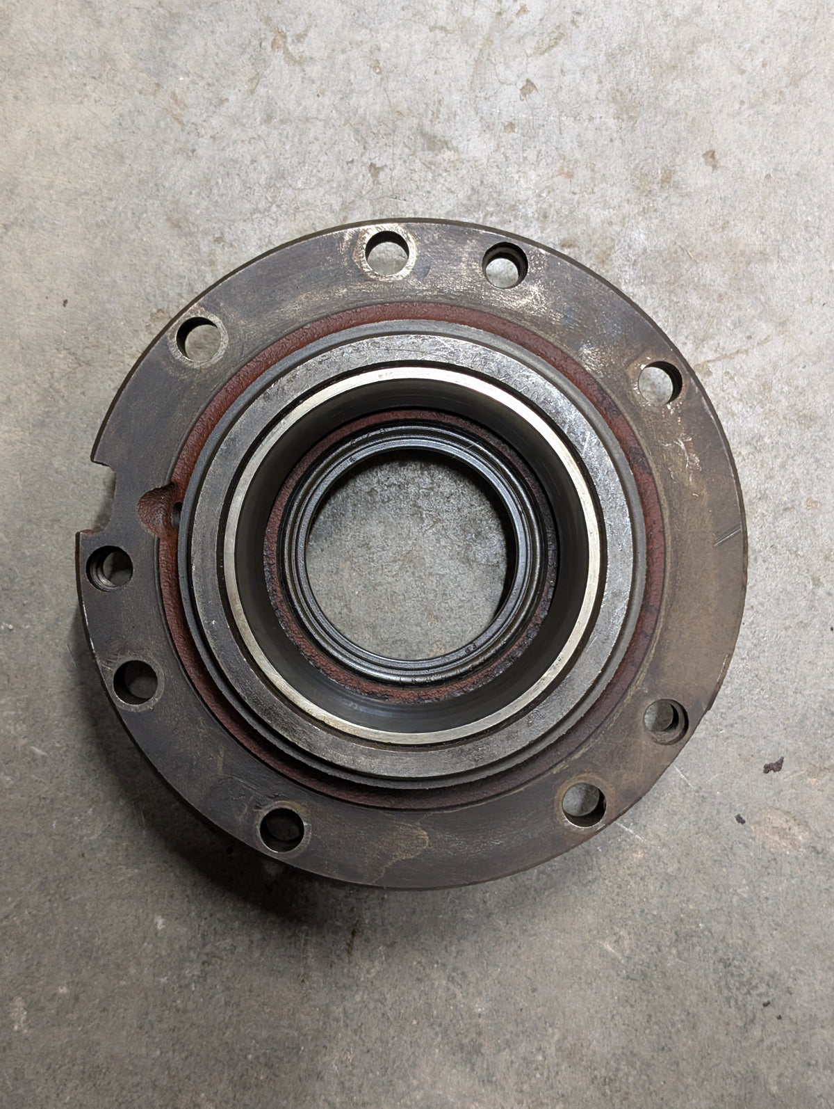 Right Differential Bearing Retainer IH International 400900R1 USED
