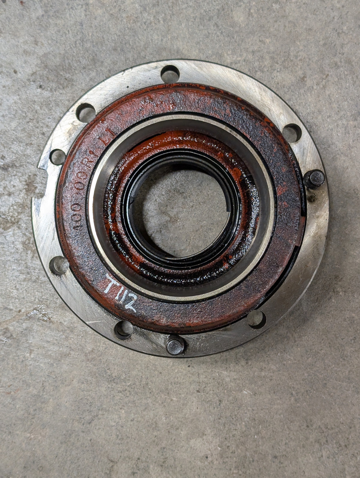 Right Differential Bearing Retainer IH International 400900R1 USED