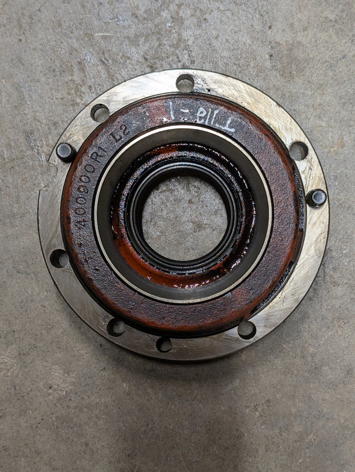 Right Differential Bearing Retainer IH International 400900R1 USED