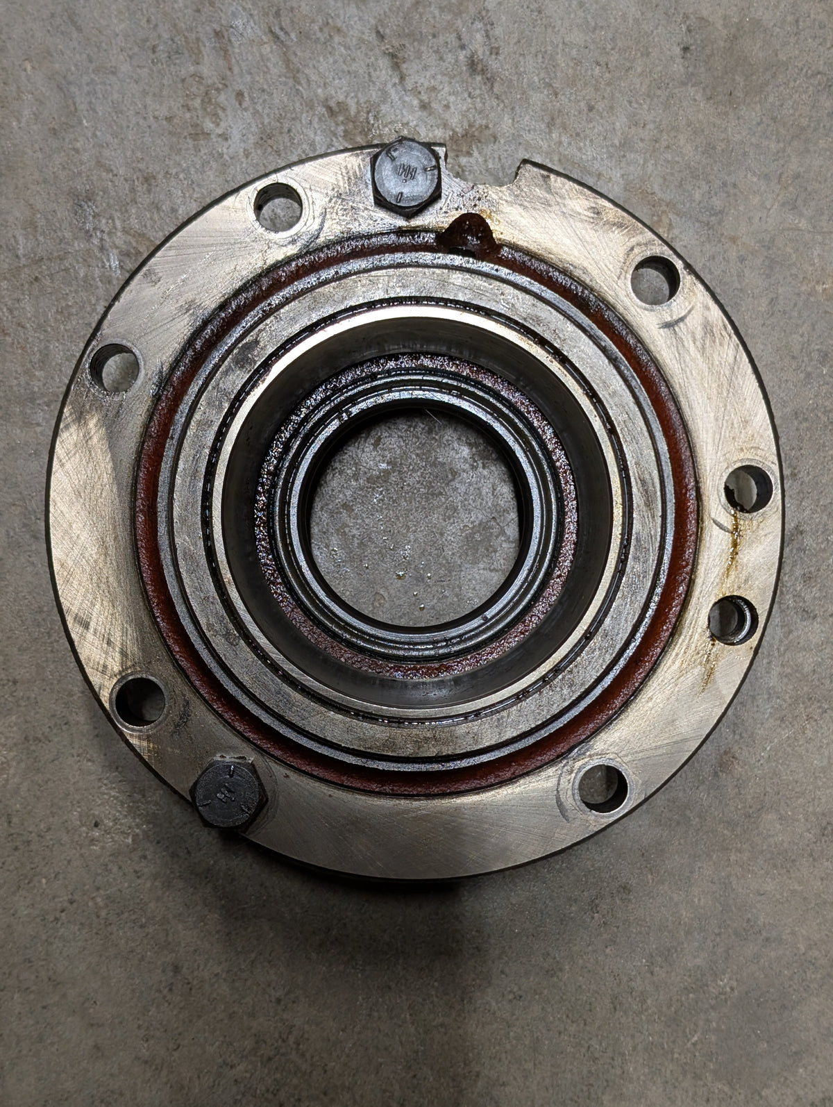 Right Differential Bearing Retainer IH International 400900R1 USED