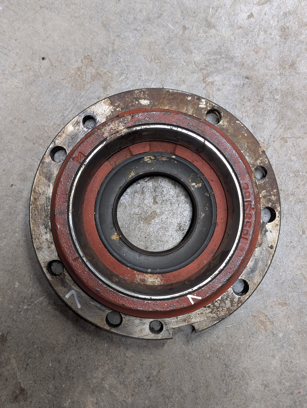 Right Differential Bearing Retainer IH International 391685R1 USED