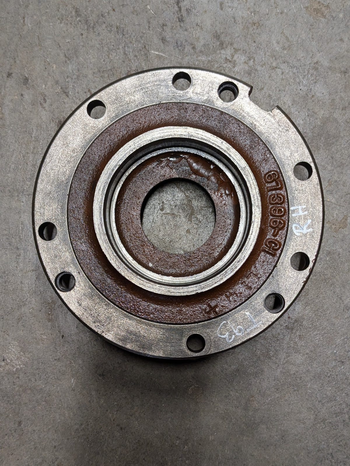 Right Differential Bearing Retainer IH International 67396C1 USED