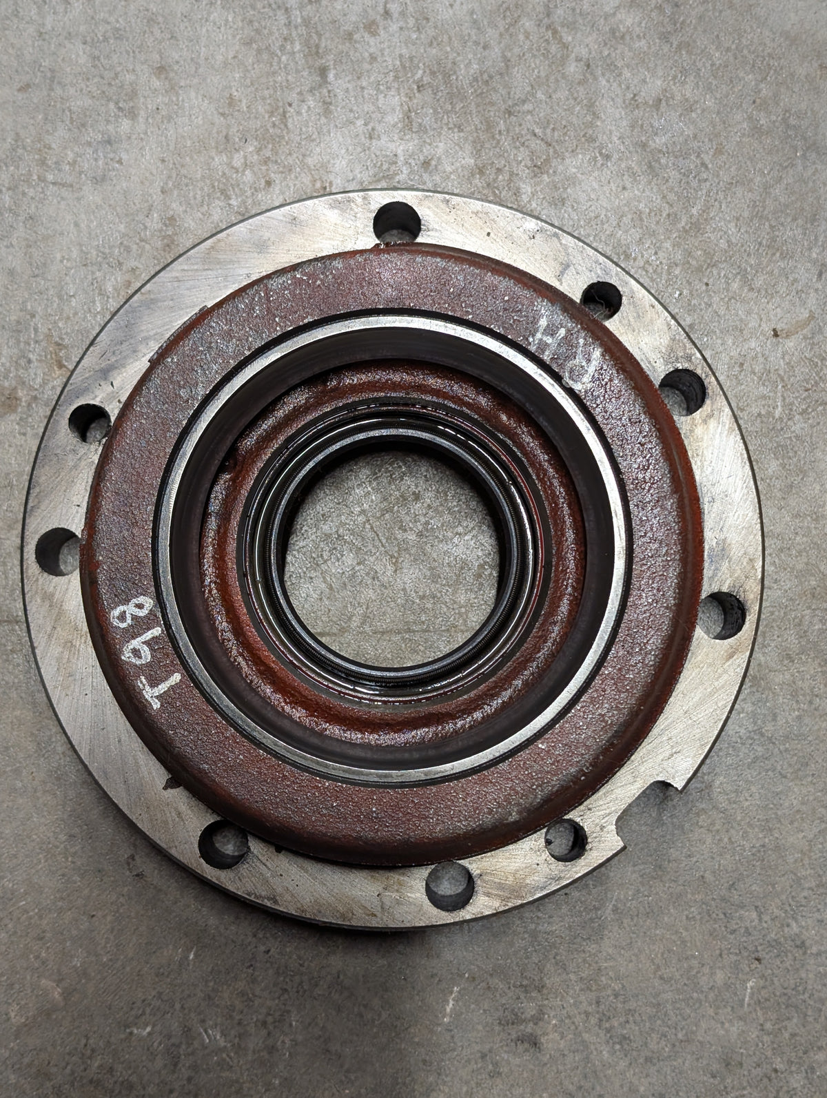 Right Differential Bearing Retainer IH International 380199R2 USED