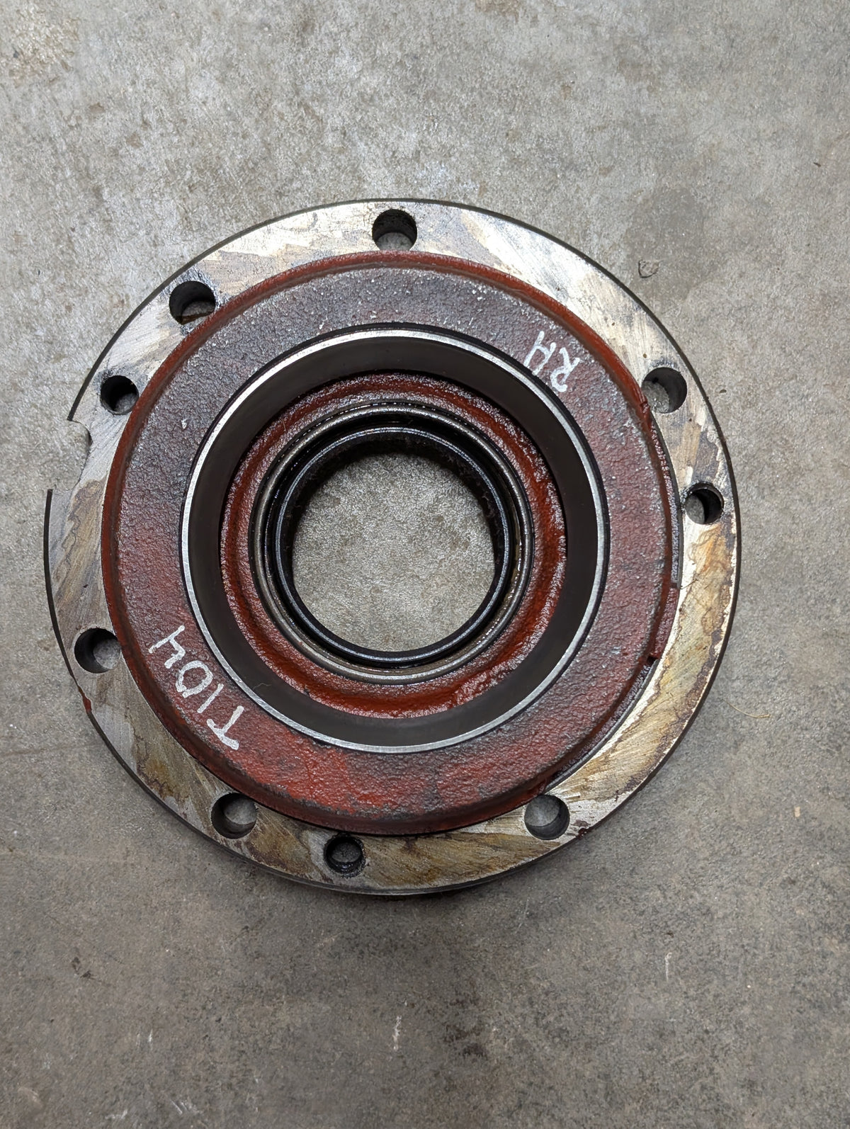Right Differential Bearing Retainer IH International 380199R2 USED
