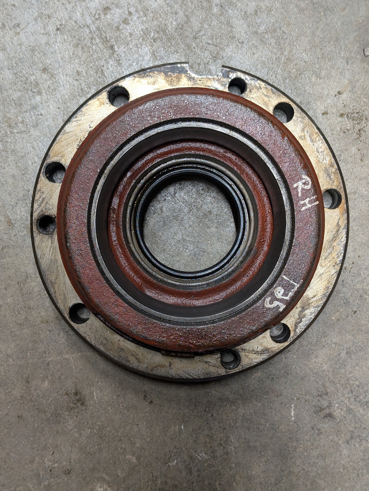 Right Differential Bearing Retainer IH International 380199R2 USED