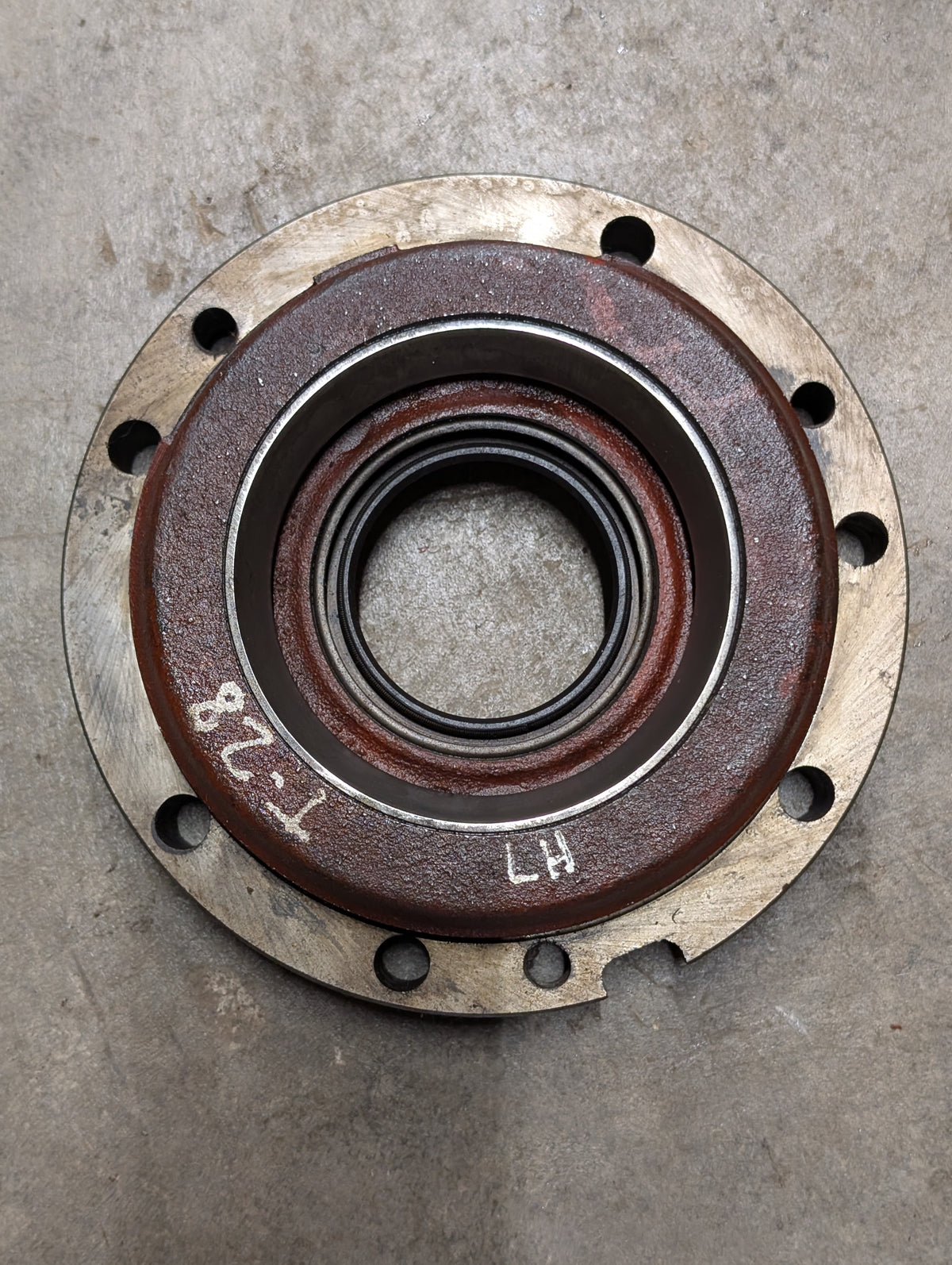 Left Differential Bearing Retainer IH International 384086R2 USED