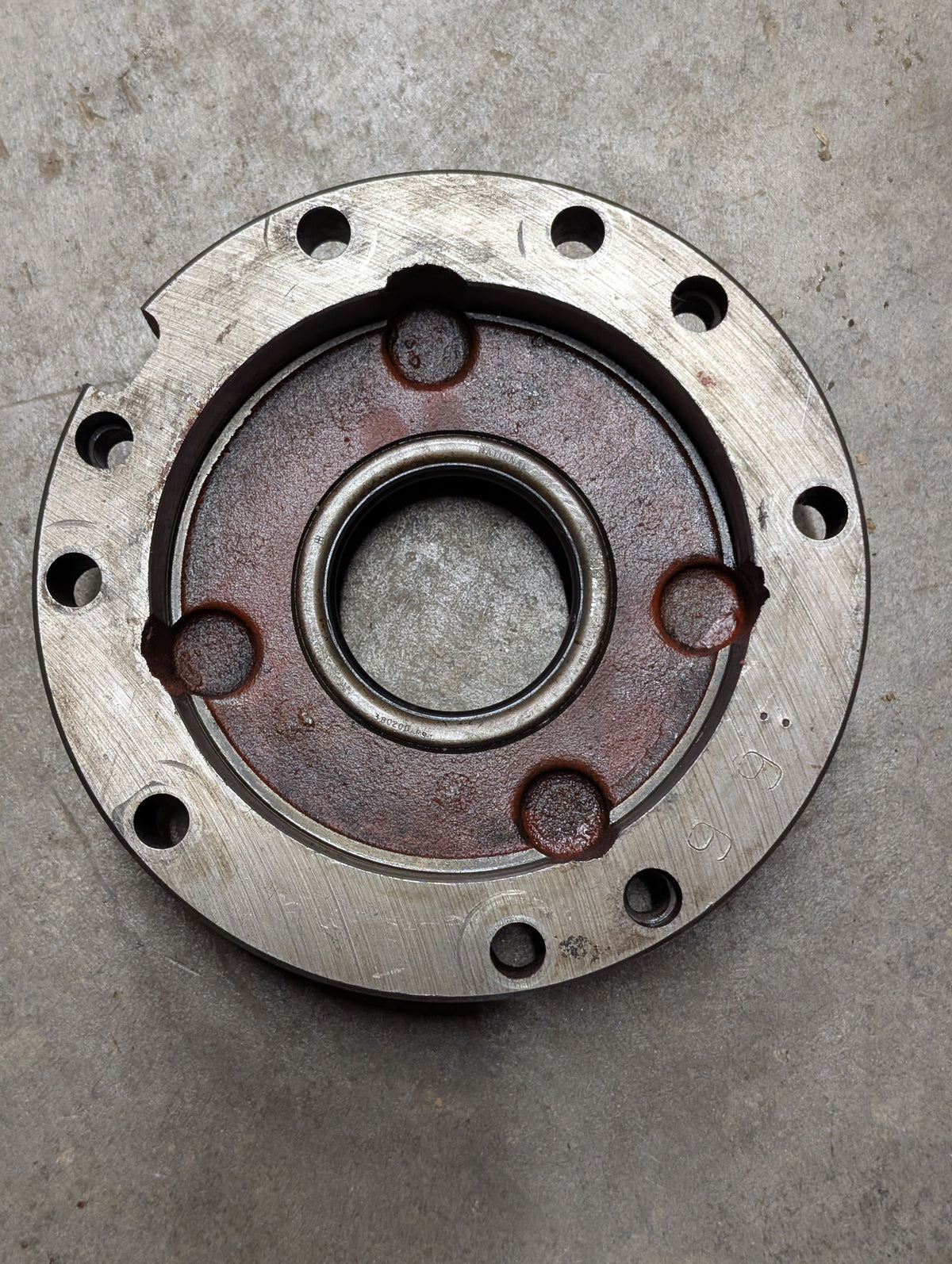 Left Differential Bearing Retainer IH International 384086R2 USED