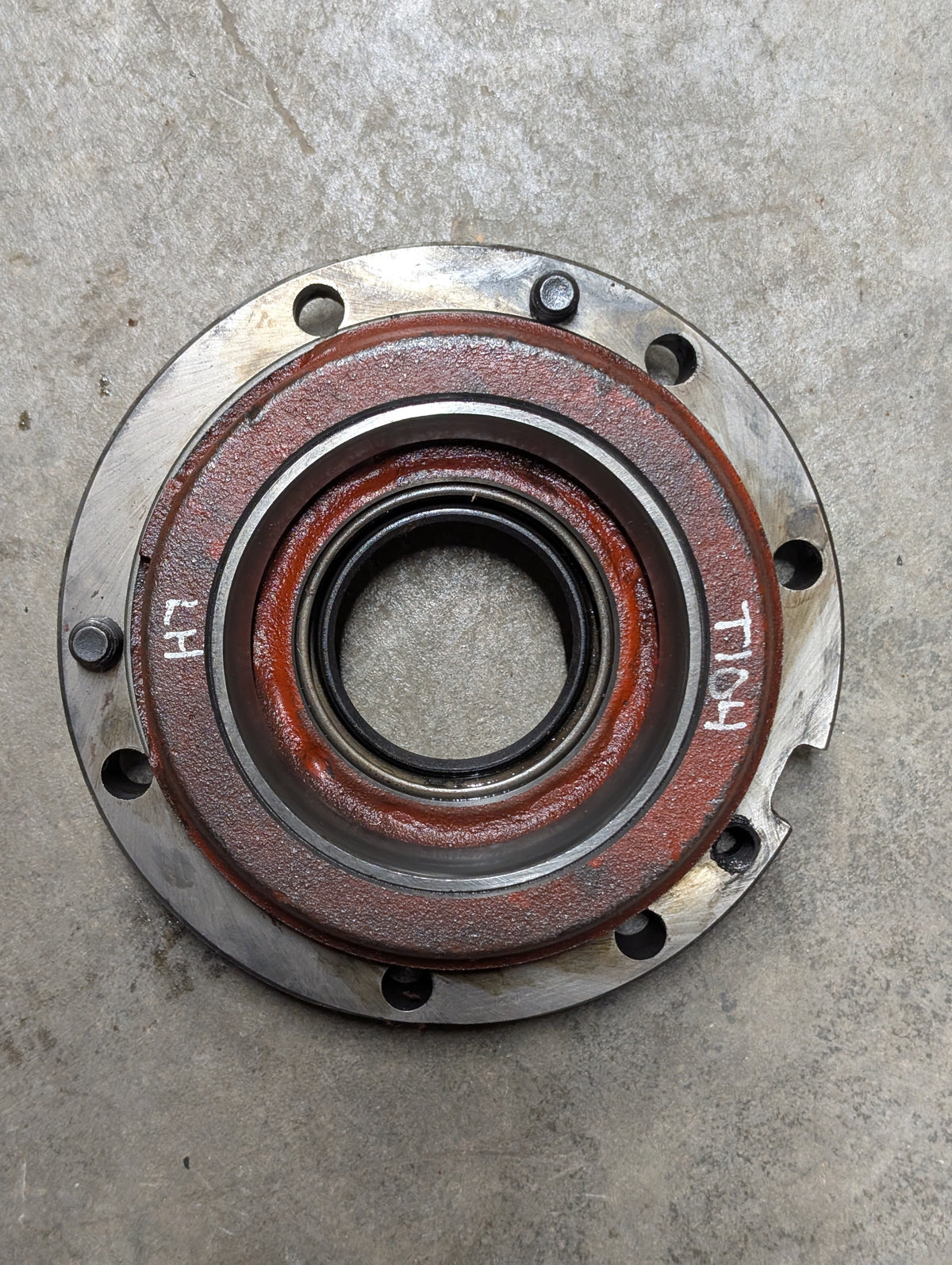 Left Differential Bearing Retainer IH International 384086R2 USED