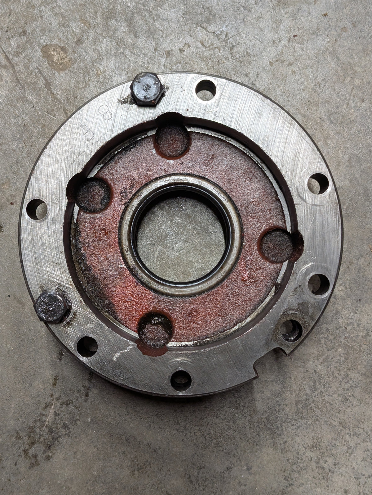 Left Differential Bearing Retainer IH International 384086R2 USED
