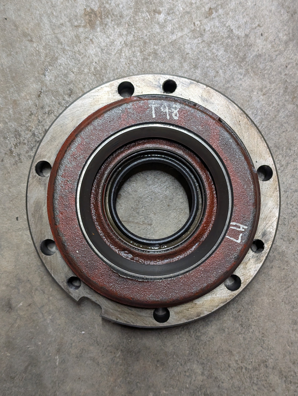 Left Differential Bearing Retainer IH International 384086R2 USED