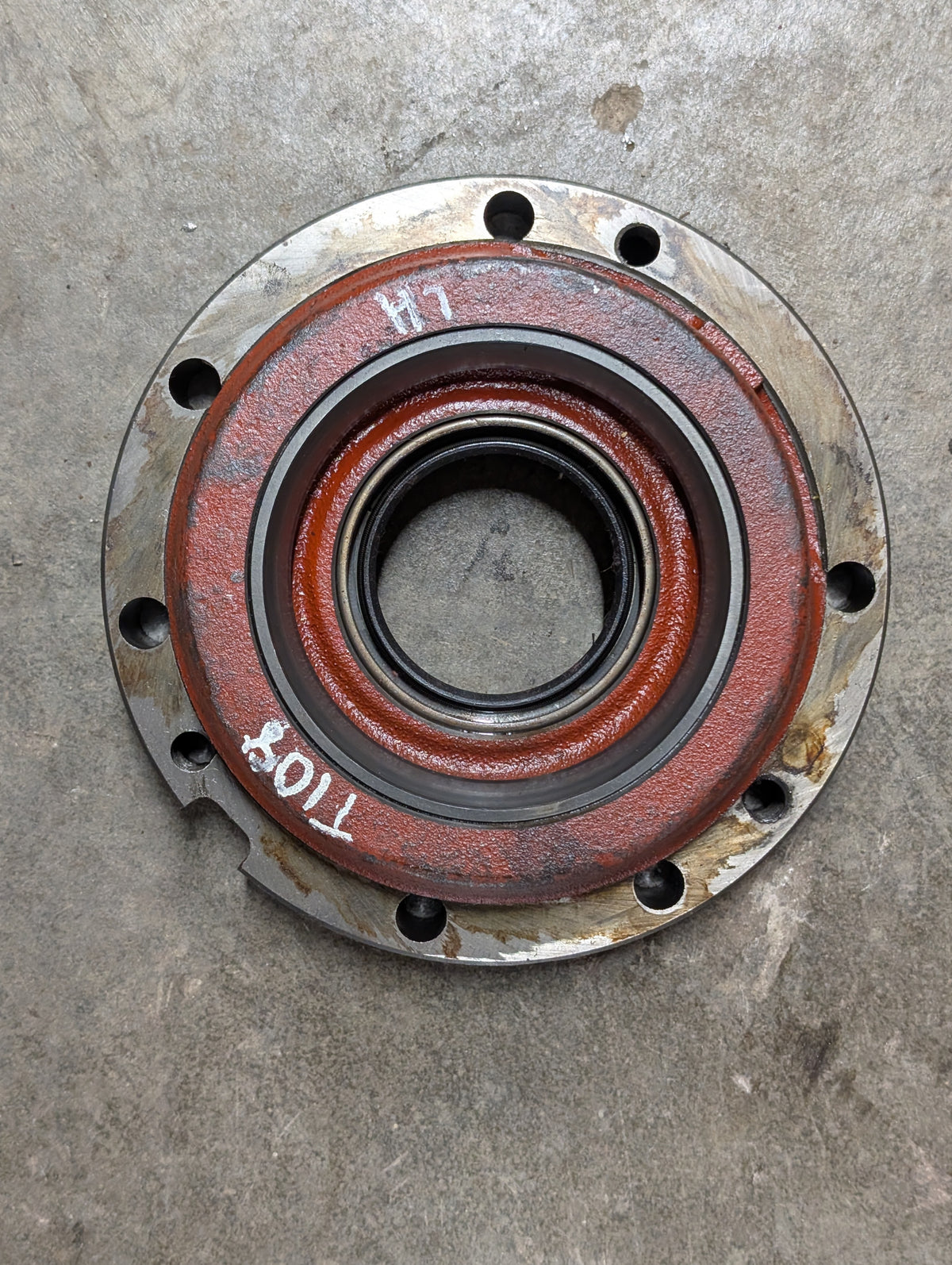 Left Differential Bearing Retainer IH International 384086R2 USED