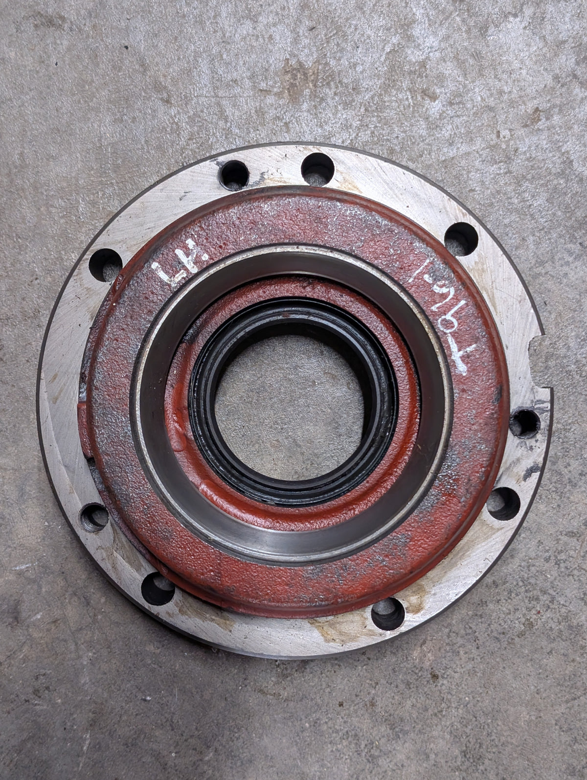 Left Differential Bearing Retainer IH International 384086R2 USED