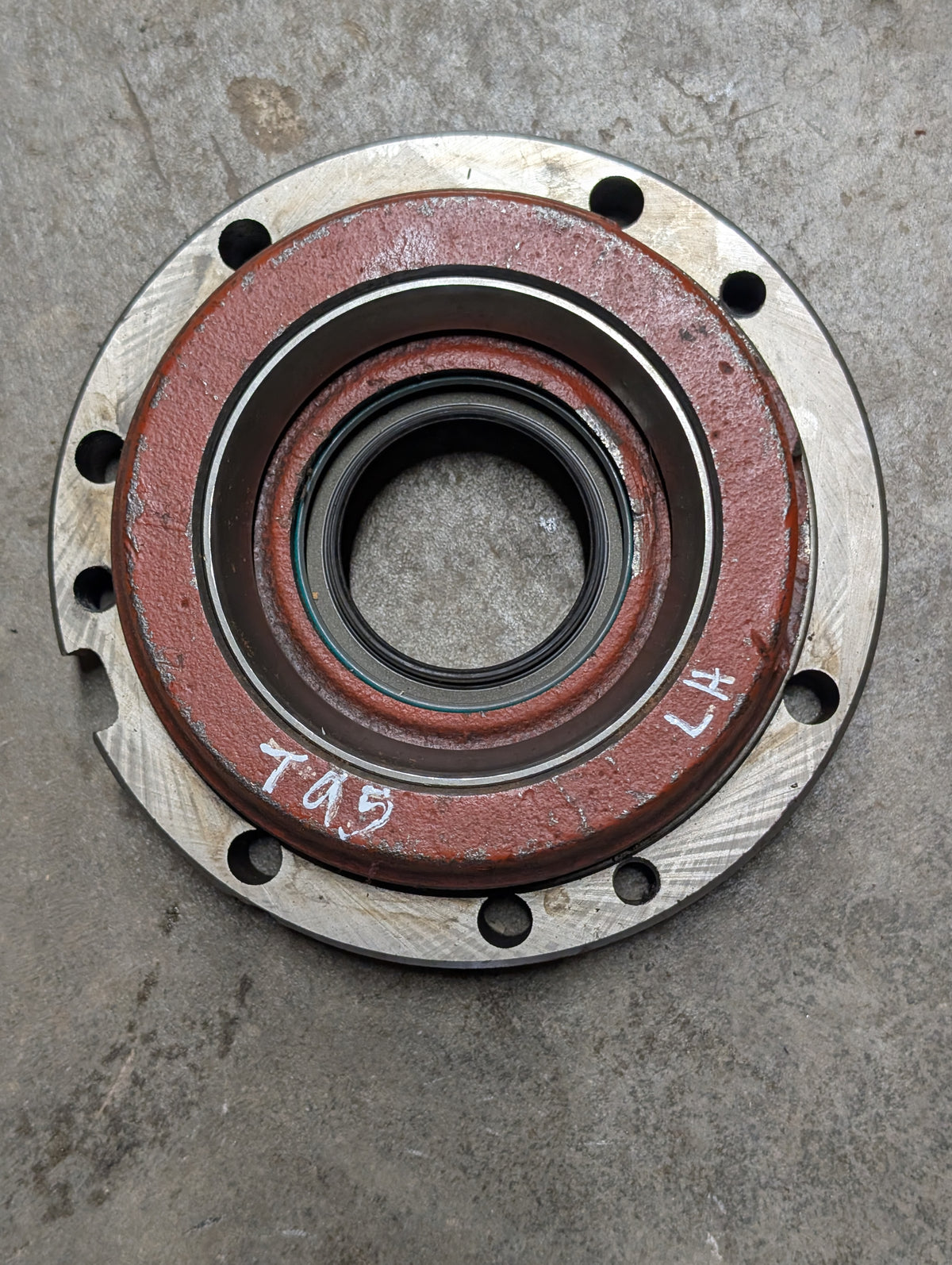 Left Differential Bearing Retainer IH International 384086R2 USED