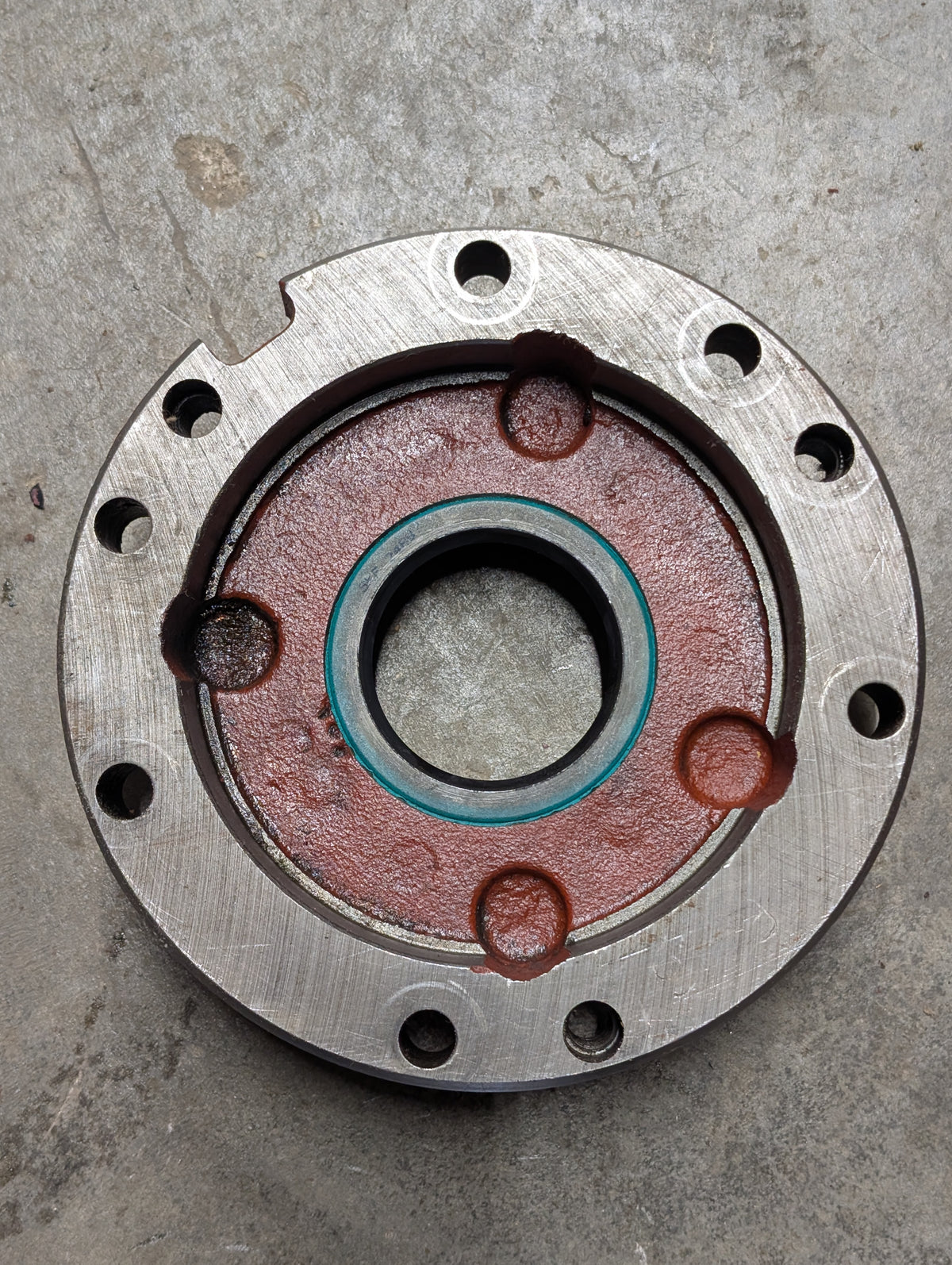Left Differential Bearing Retainer IH International 384086R2 USED
