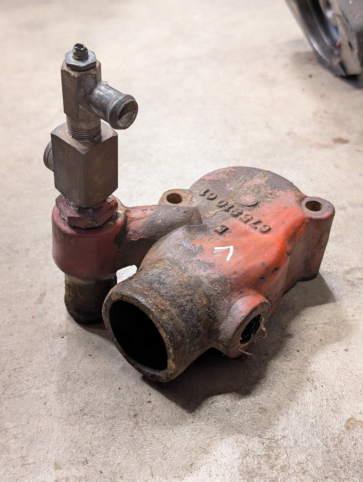 Thermostat Housing IH International 675810C1 689061C1 USED