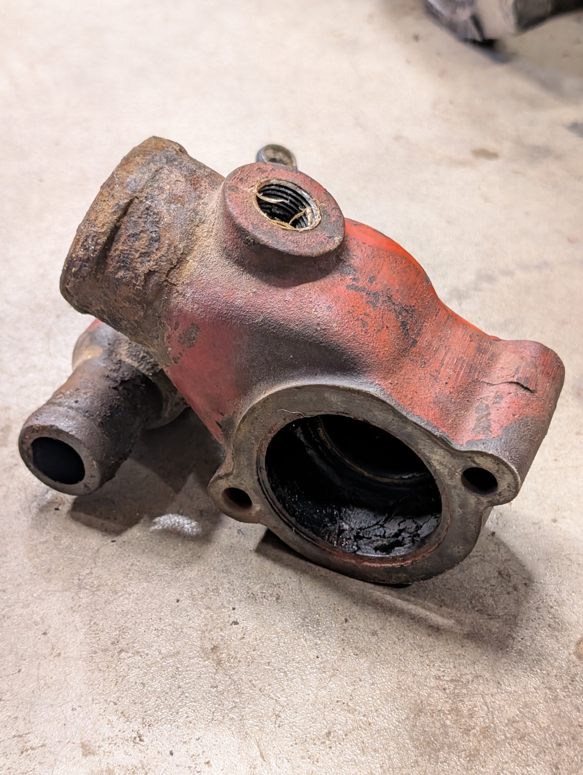 Thermostat Housing IH International 675810C1 689061C1 USED