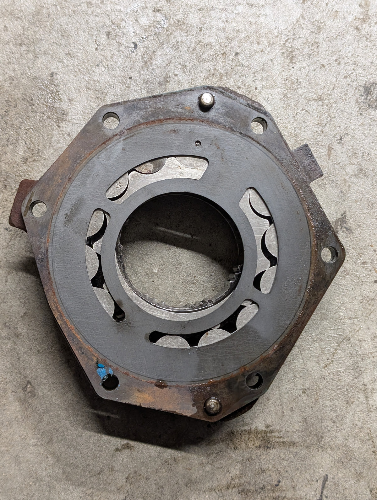 Engine Oil Pump IH International 675660C92 USED