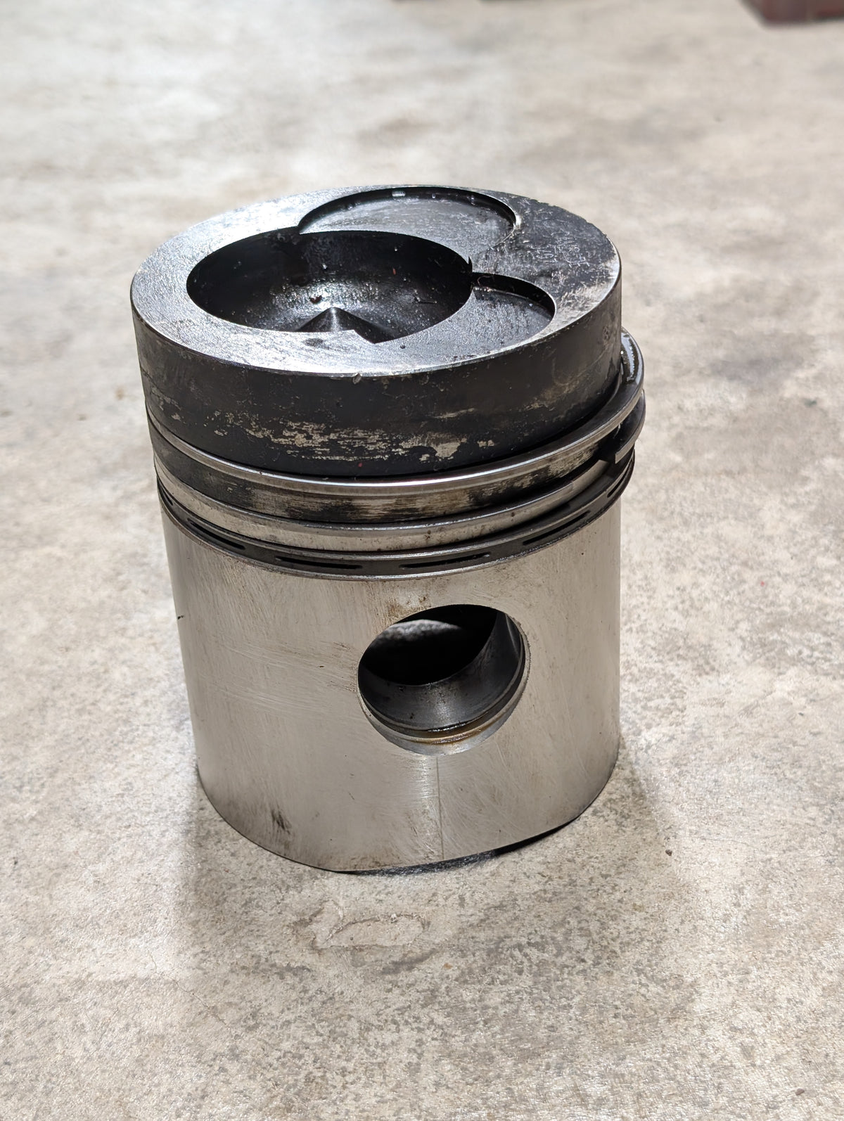 Piston IH International 670677C1 USED