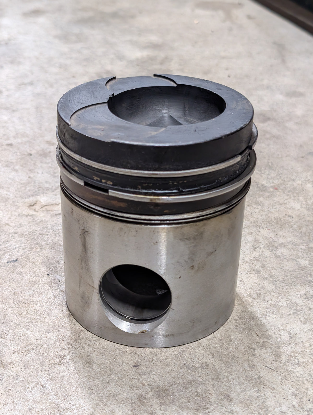 Piston IH International 670007C1 USED