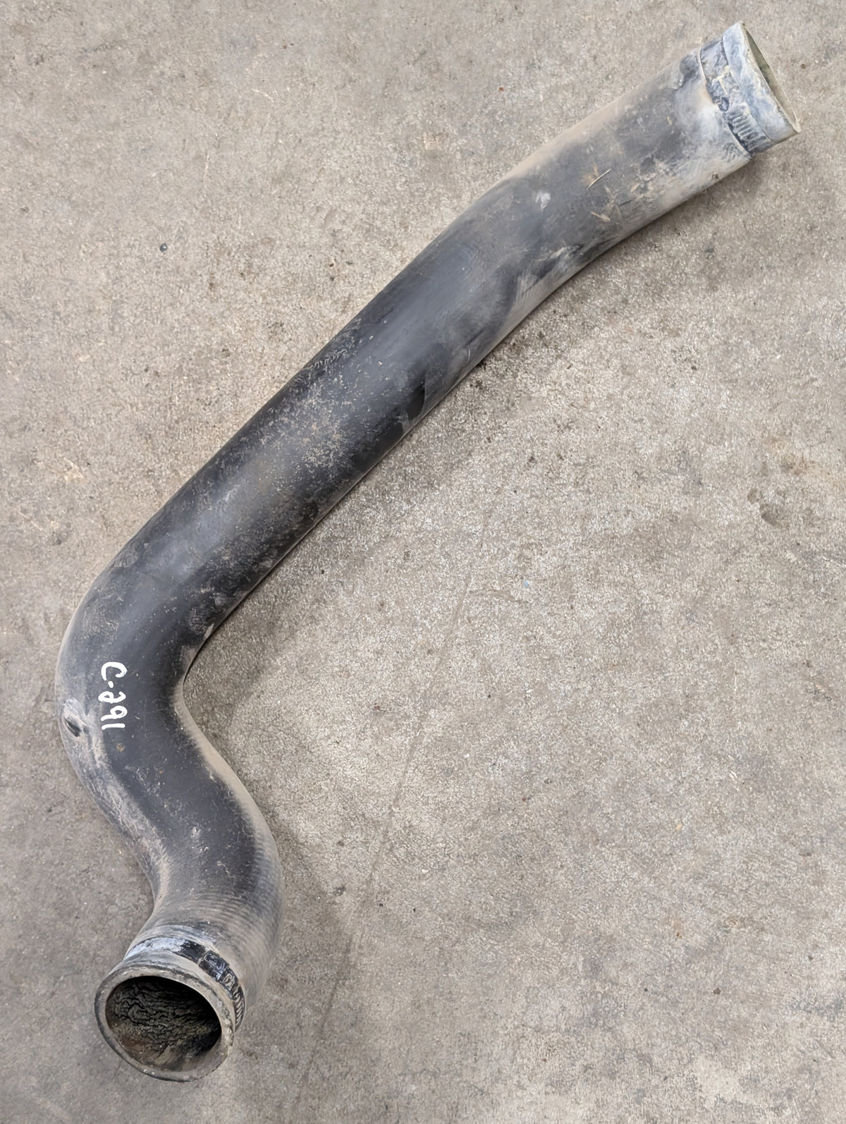 Upper Radiator Hose IH International 532679R1 USED