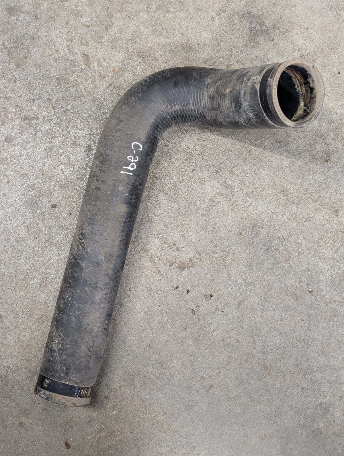 Lower Radiator Hose IH International 532676R1 USED