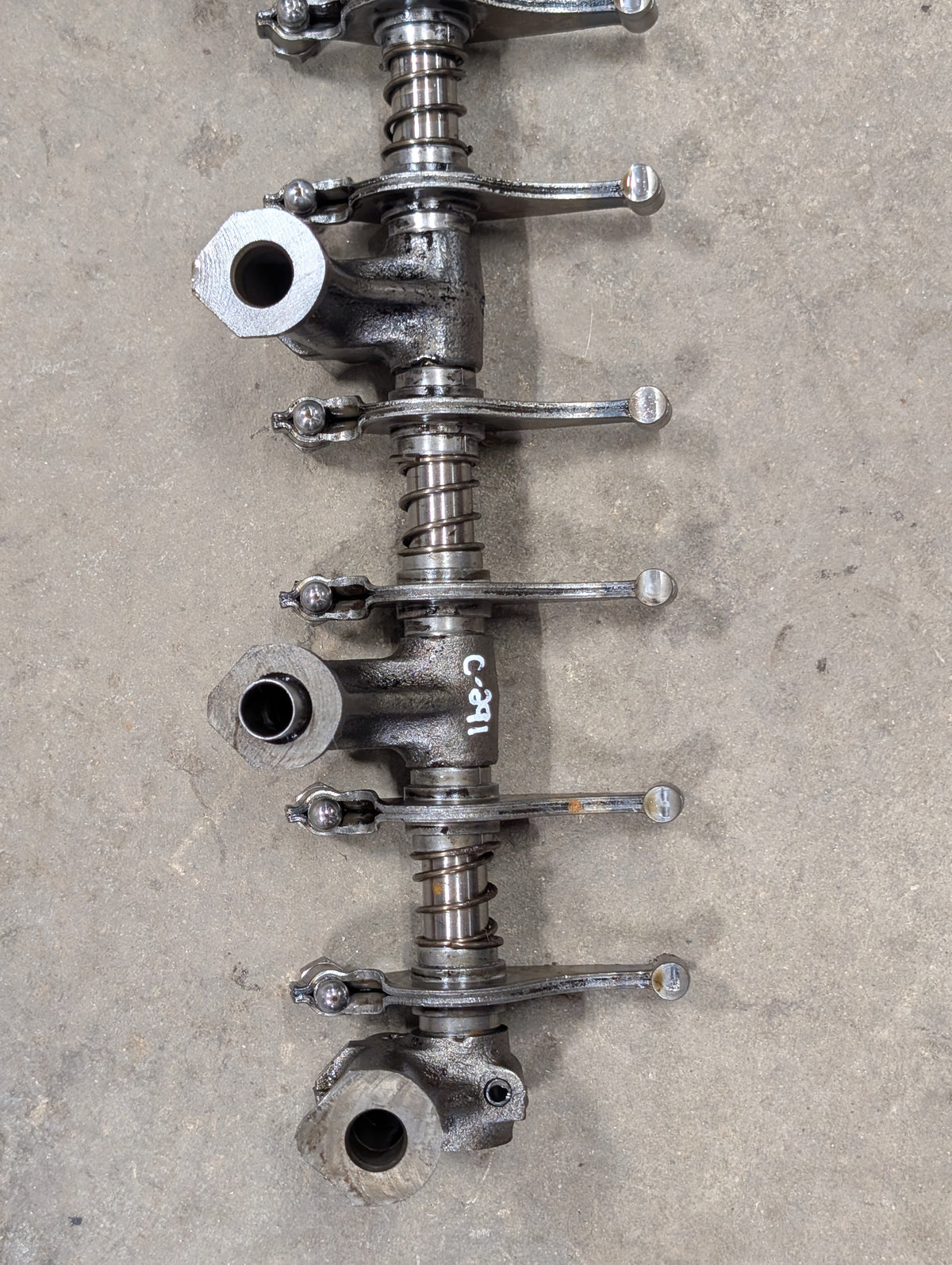 Rocker Arm Assembly IH International 164422R1 76953R3 164432R91 USED
