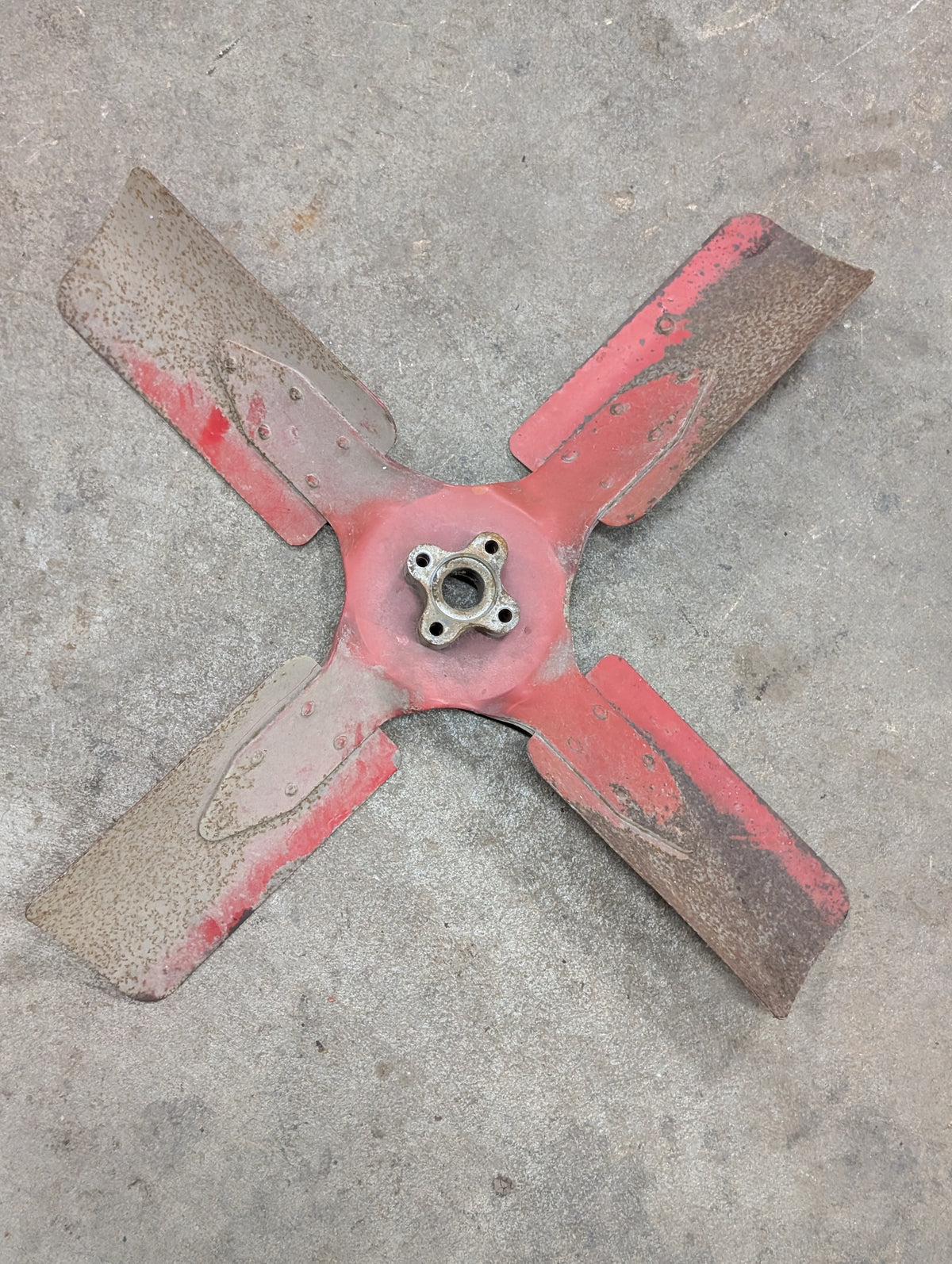 4 Blade Fan IH International 536142R1 USED