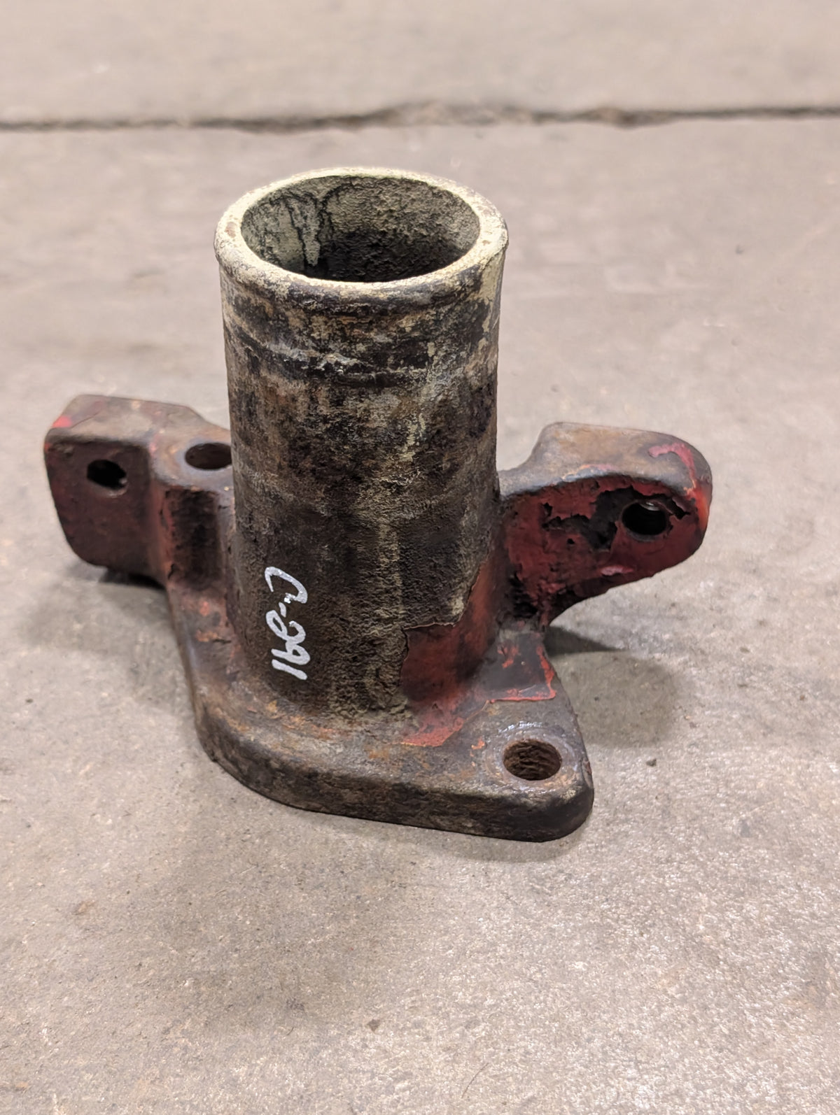 Thermostat Housing Water Outlet IH International 368504R1 USED