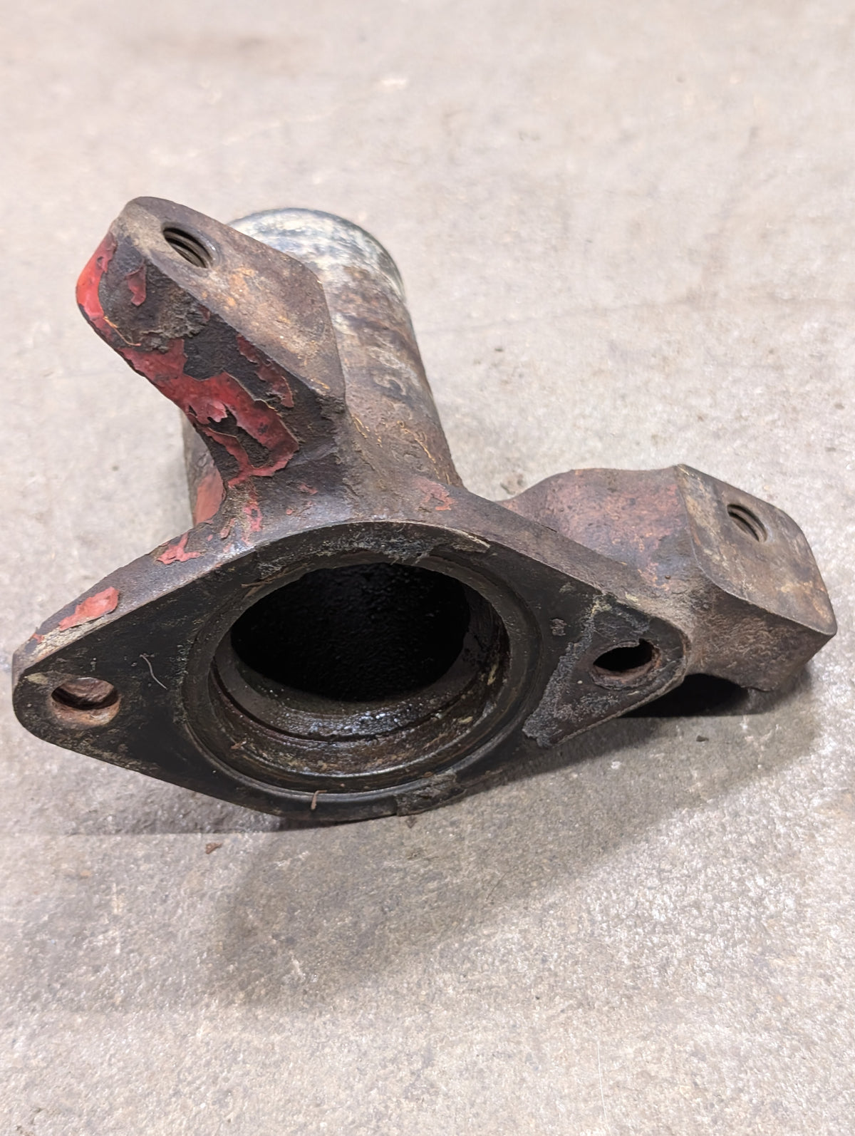 Thermostat Housing Water Outlet IH International 368504R1 USED