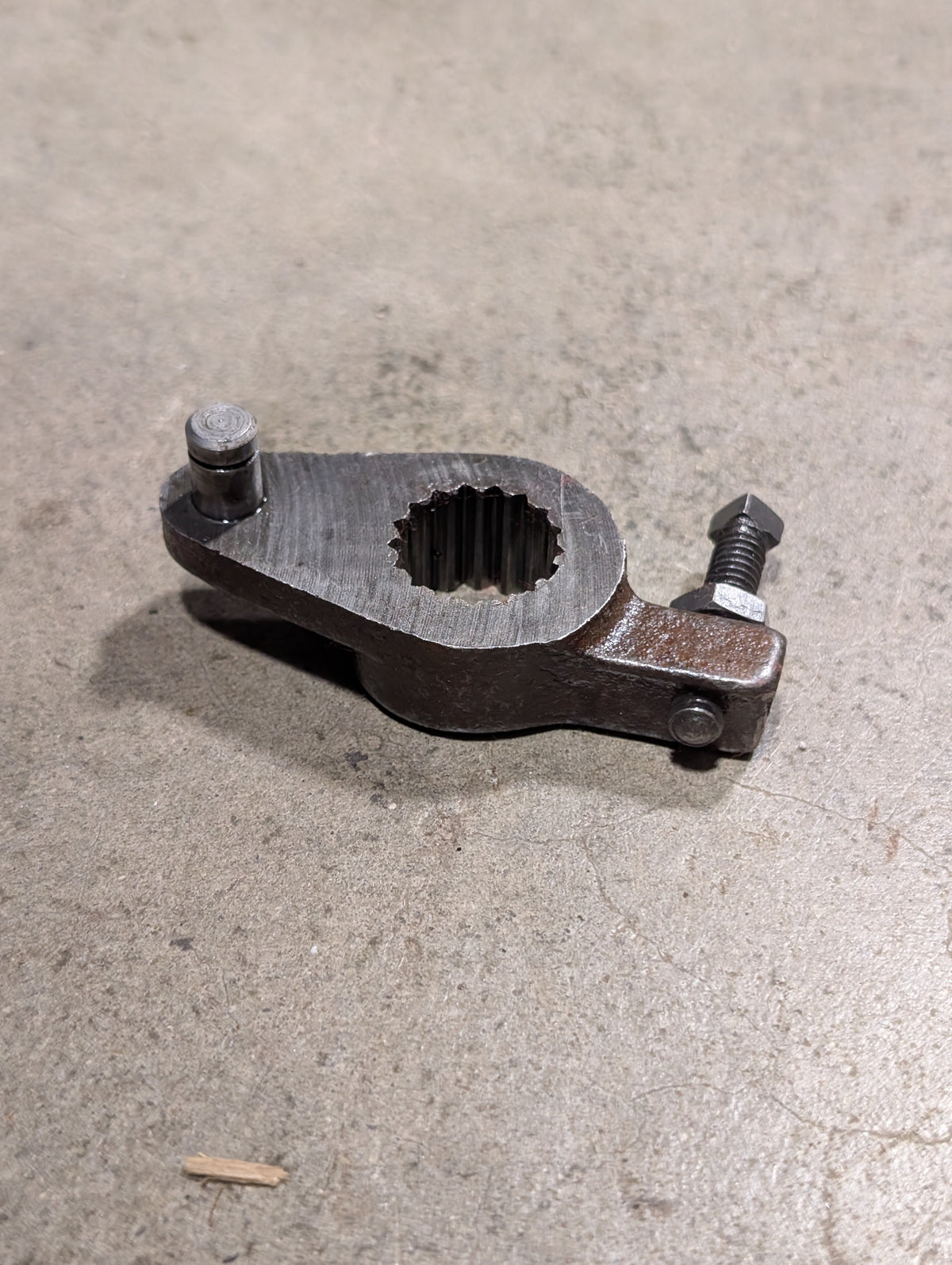 Slow Motion Actuating Lever IH International 376043R11 376043R21 USED