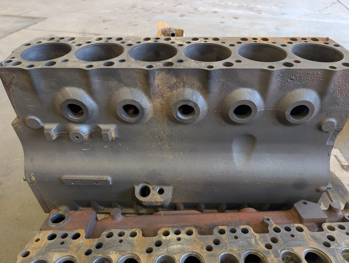 DT-407 Engine Block IH International 670000C2 USED