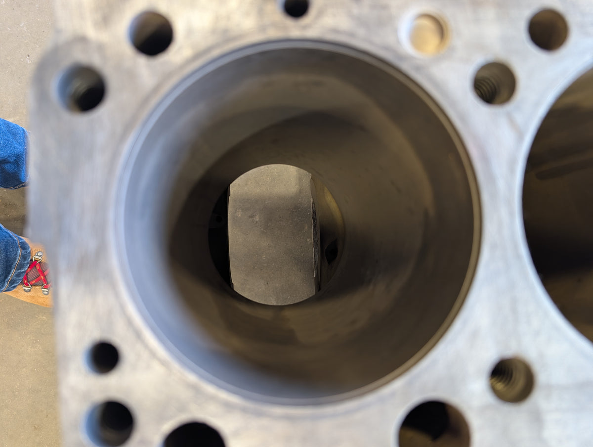 DT-407 Engine Block IH International 670000C2 USED
